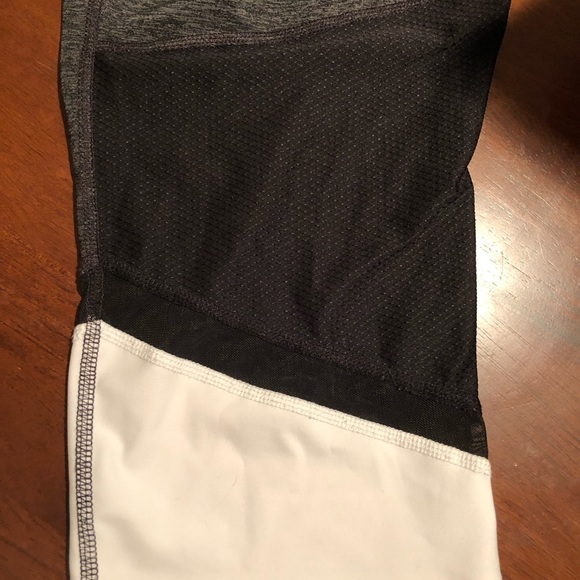 Exercise capri leggings. - Picture 3 of 3